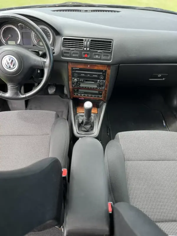 Volkswagen Bora 2000 - 4750 EUR, 270000 km - AUTO.MOTO.pt - 270000km - foto 13 de 14