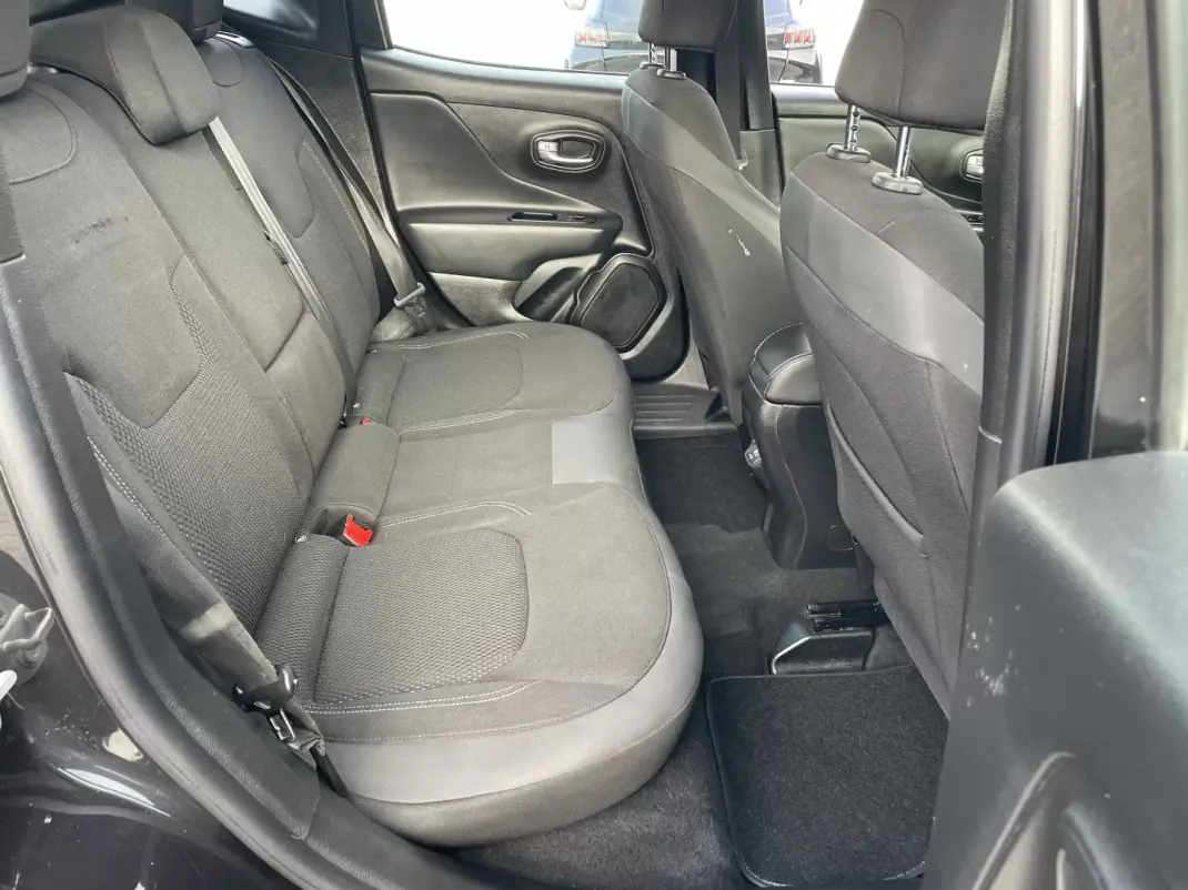 Jeep Renegade 2019 - 15500 EUR, 106977 km - AUTO.MOTO.pt - 106977km - foto 15 de 39