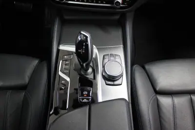 BMW 530e 2021 - 32990 EUR, 137000 km - AUTO.MOTO.pt - 137000km - foto 36 de 39
