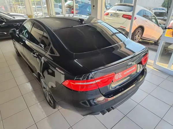 Jaguar XE 2017 - 14250 EUR, 243000 km - AUTO.MOTO.pt - 243000km - foto 8 de 34