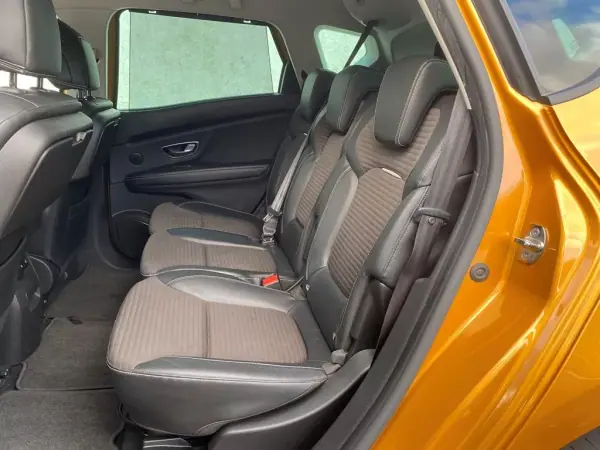Renault Scénic 2019 - 16900 EUR, 71000 km - AUTO.MOTO.pt - 71000km - foto 12 de 19