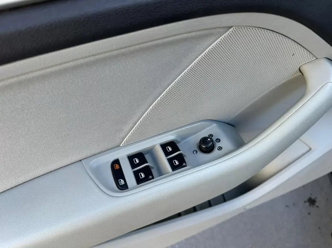 Audi A3 Limousine 2015 - 15900 EUR, 238805 km - AUTO.MOTO.pt - 238805km - foto 10 de 18