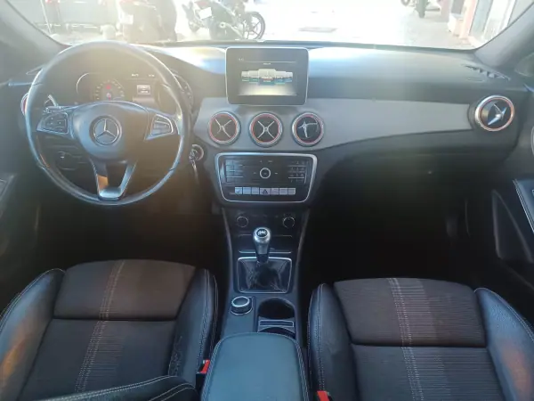 Mercedes-Benz CLA 180 2016 - 16890 EUR, 138109 km - AUTO.MOTO.pt - 138109km - foto 22 de 34
