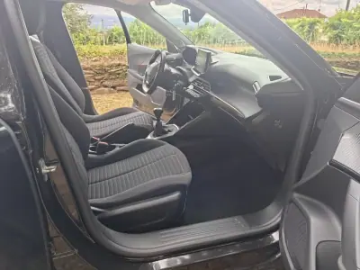 Peugeot 2008 2020 - 15990 EUR, 75500 km - AUTO.MOTO.pt - 75500km - foto 17 de 35