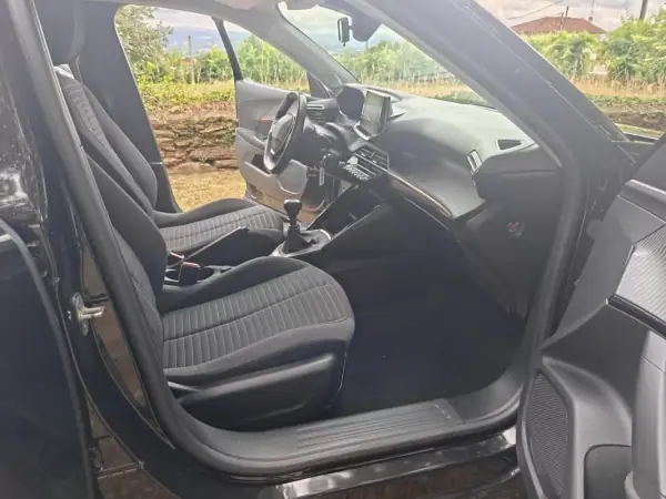 Peugeot 2008 2020 - 15990 EUR, 75500 km - AUTO.MOTO.pt - 75500km - foto 17 de 35