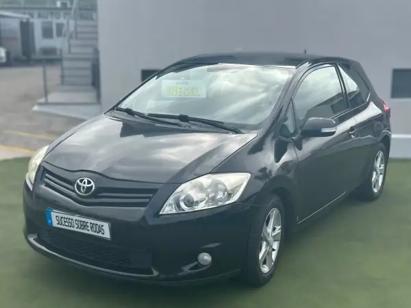 Toyota Auris 2010 - 10990 EUR, 210475 km - AUTO.MOTO.pt - 210475km - foto 2 de 13