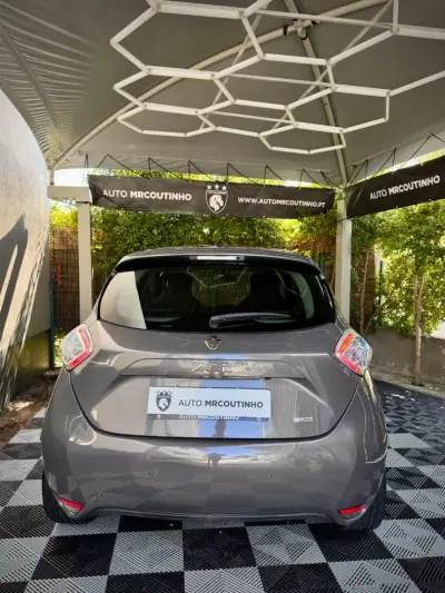 Renault Zoe 2017 - 9900 EUR, 133208 km - AUTO.MOTO.pt - 133208km - foto 4 de 17