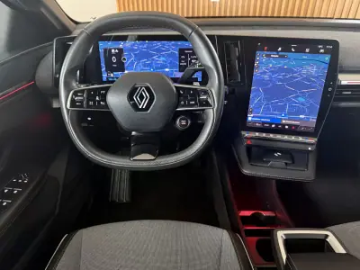 Renault Mégane E-Tech 2023 - 25500 EUR, 58000 km - AUTO.MOTO.pt - 58000km - foto 65 de 121
