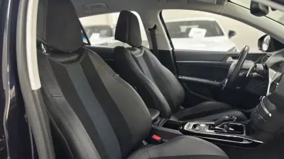 Peugeot 308 2019 - 14900 EUR, 50000 km - AUTO.MOTO.pt - 50000km - foto 18 de 51
