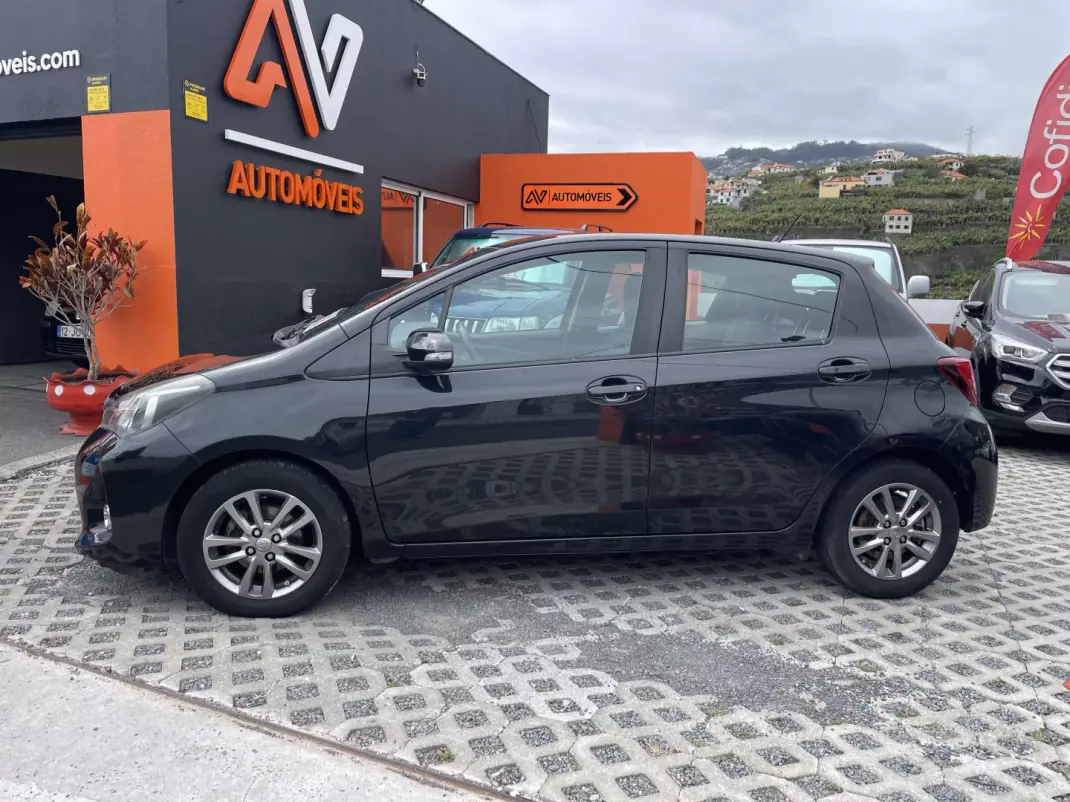 Toyota Yaris 2014 - 13950 EUR, 120568 km - AUTO.MOTO.pt - 120568km - foto 4 de 13