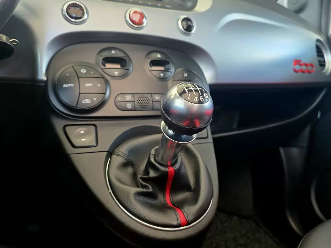 Fiat 500C 2014 - 9990 EUR, 69691 km - AUTO.MOTO.pt - 69691km - foto 24 de 38