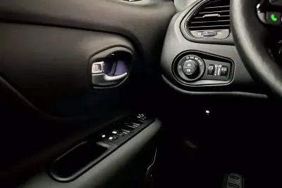 Jeep Renegade 2022 - 23950 EUR, 19039 km - AUTO.MOTO.pt - 19039km - foto 40 de 44