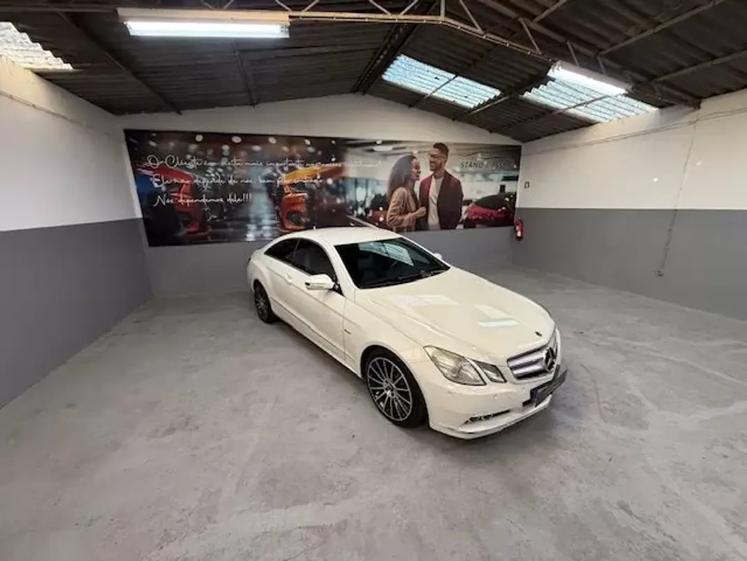 Mercedes-Benz E 250 2009 - 13999 EUR, 270019 km - AUTO.MOTO.pt - 270019km - foto 4 de 17