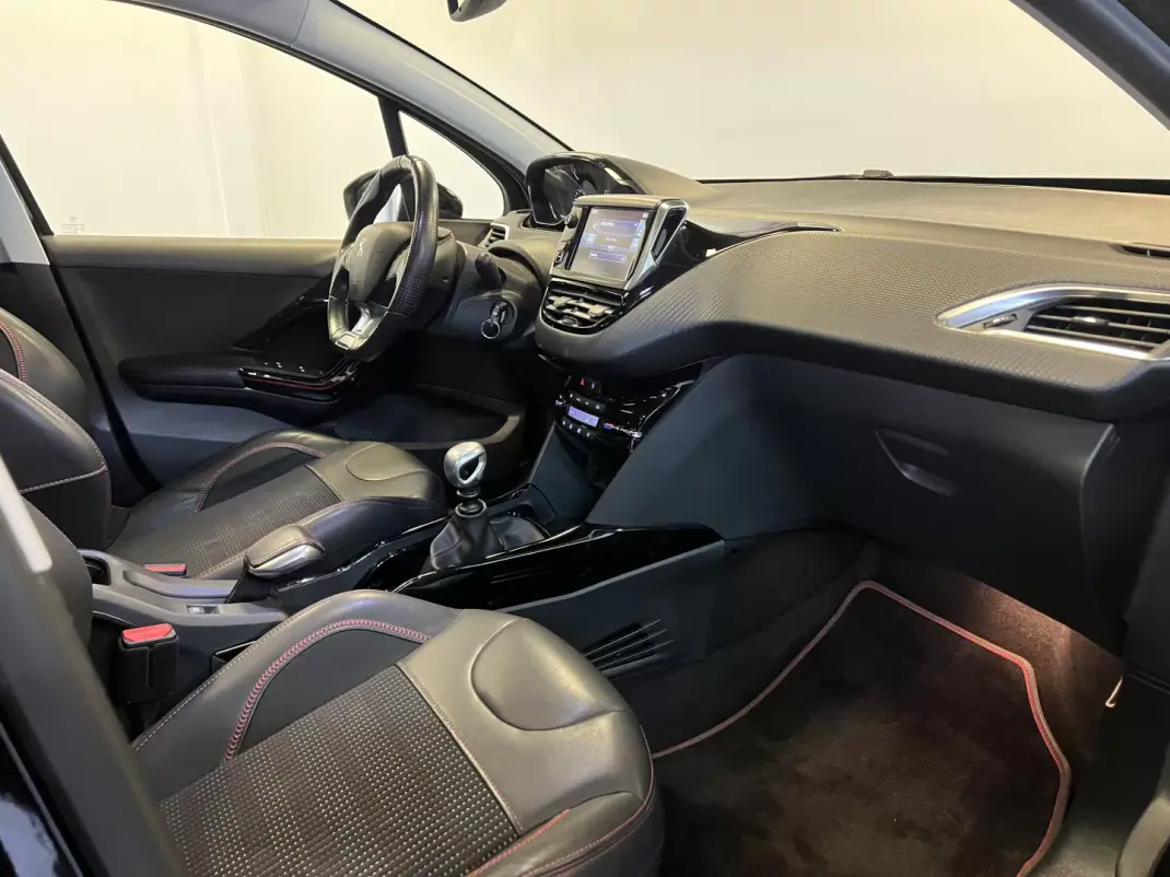 Peugeot 2008 2017 - 9990 EUR, 110000 km - AUTO.MOTO.pt - 110000km - foto 6 de 47