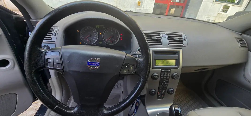 Volvo V50 2007 - 3990 EUR, 230000 km - 230000km - foto 8 de 13