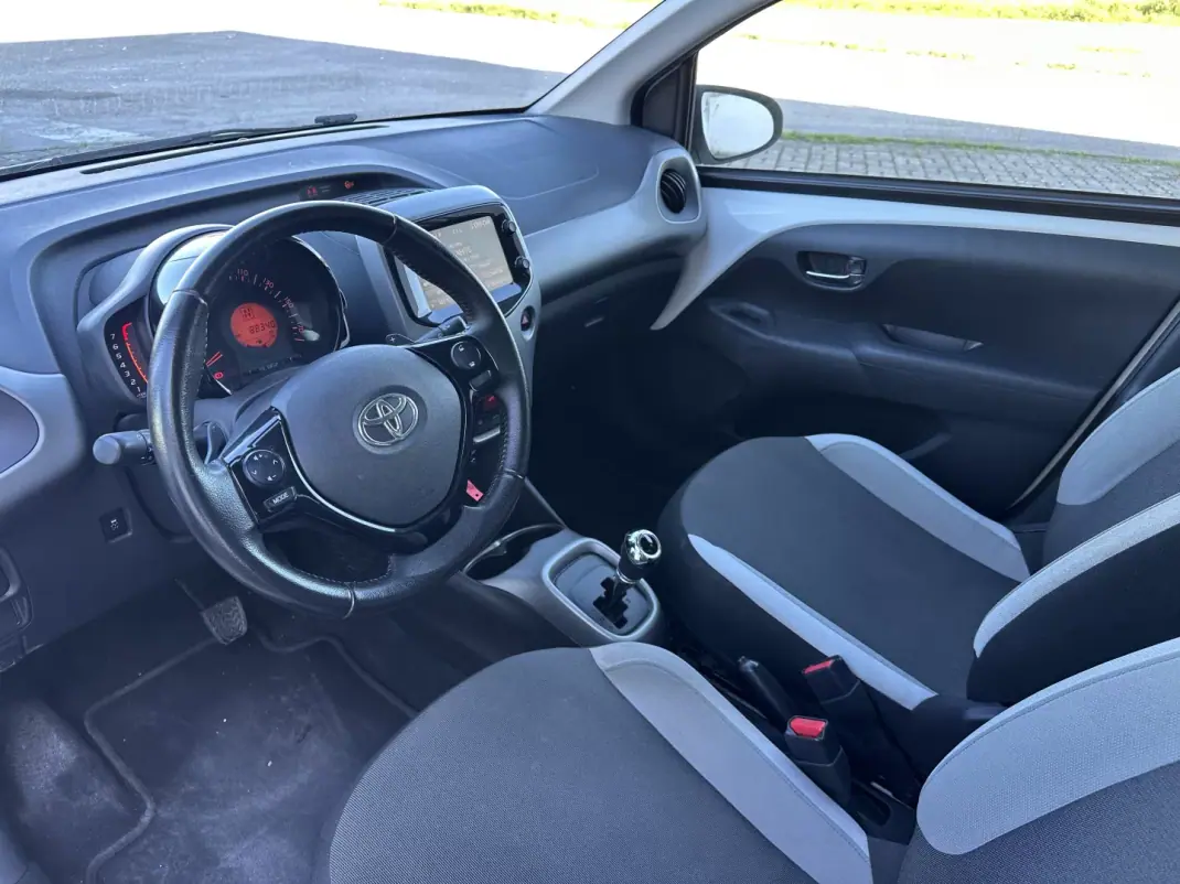 Toyota Aygo 2018 - 12990 EUR, 88303 km - AUTO.MOTO.pt - 88303km - foto 11 de 17