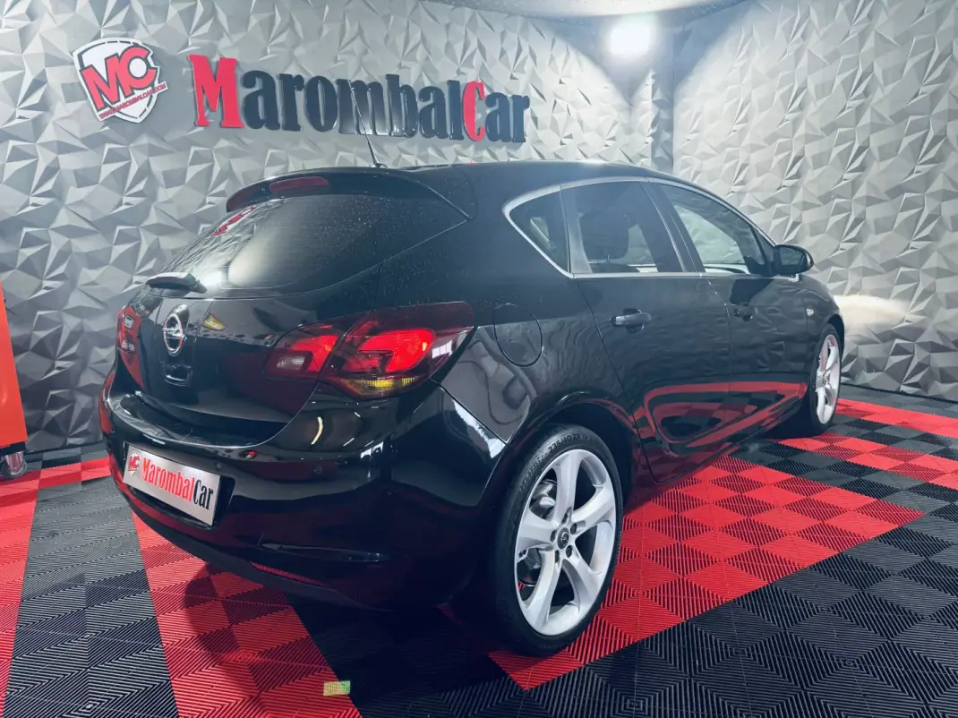 Opel Astra 2010 - 8750 EUR, 247140 km - AUTO.MOTO.pt - 247140km - foto 5 de 23