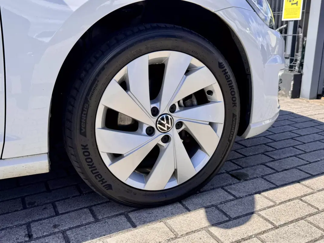 Volkswagen e-Golf 2019 - 16500 EUR, 70000 km - AUTO.MOTO.pt - 70000km - foto 7 de 18