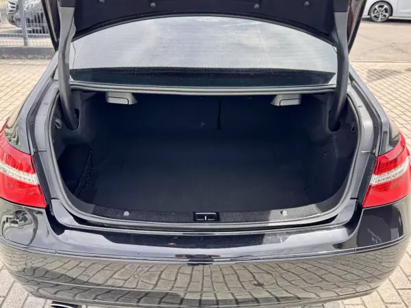 Mercedes-Benz E 220 2011 - 14500 EUR, 268000 km - AUTO.MOTO.pt - 268000km - foto 18 de 18