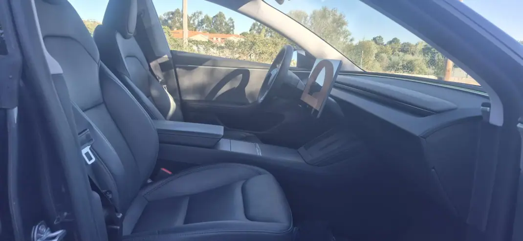 Tesla Model 3 2025 - 39750 EUR, 35000 km - 35000km - foto 13 de 21