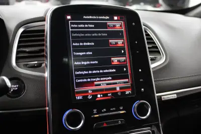 Renault Espace 2017 - 17900 EUR, 171000 km - AUTO.MOTO.pt - 171000km - foto 21 de 31