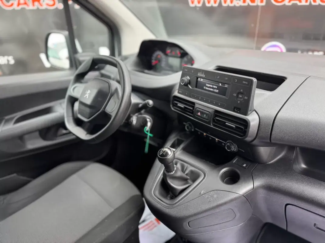 Peugeot PARTNER 1.6 BlueHDi L1 Pro 2019 - 11500 EUR, 172861 km - AUTO.MOTO.pt - 172861km - foto 6 de 11