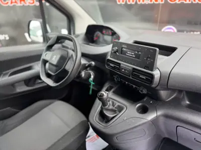 Peugeot PARTNER 1.6 BlueHDi L1 Pro 2019 - 11500 EUR, 172861 km - AUTO.MOTO.pt - 172861km - foto 6 de 11