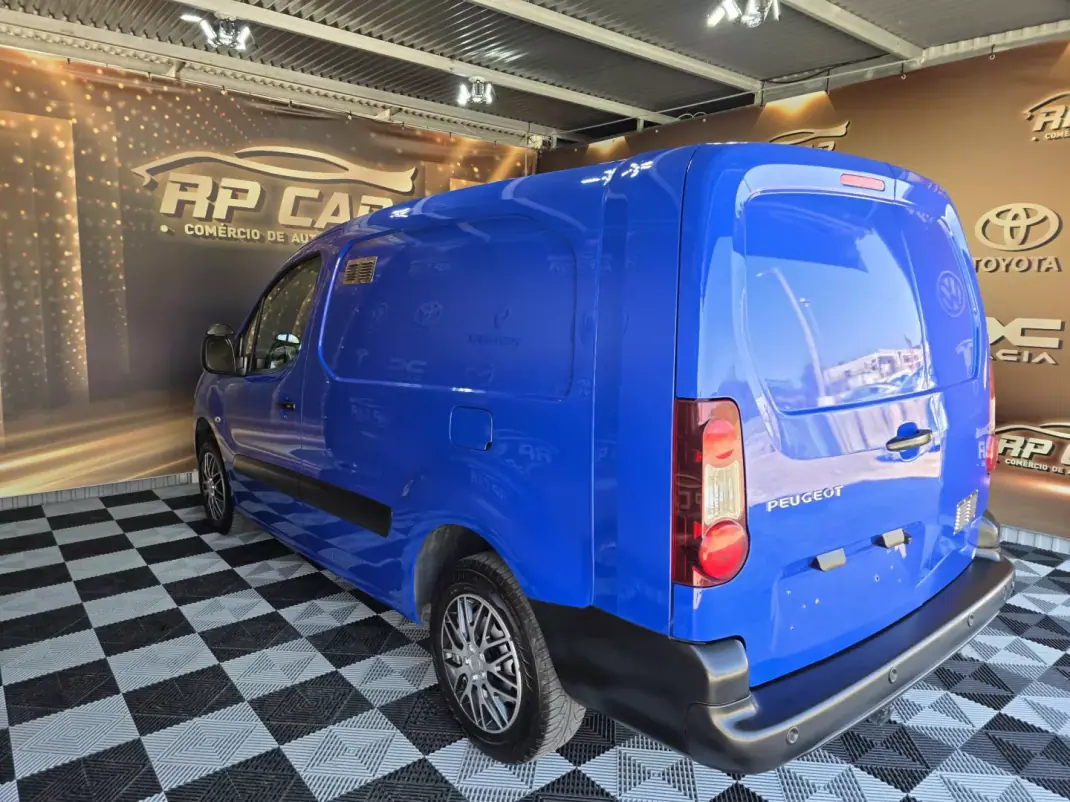 Peugeot PARTNER GIRAFON 2018 - 11990 EUR, 173000 km - AUTO.MOTO.pt - 173000km - foto 6 de 12