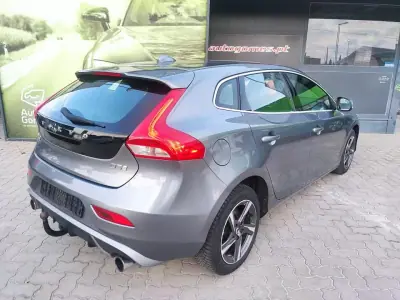 Volvo V40 2018 - 17500 EUR, 185000 km - AUTO.MOTO.pt - 185000km - foto 16 de 28
