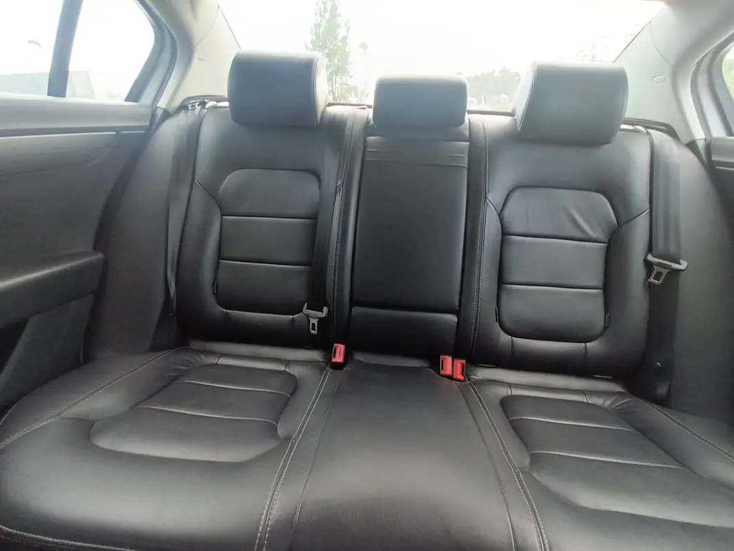Volkswagen Passat 2012 - 7000 EUR, 305000 km - 305000km - foto 3 de 4