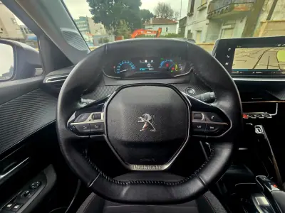 Peugeot e-208 2020 - 15750 EUR, 56000 km - AUTO.MOTO.pt - 56000km - foto 18 de 41