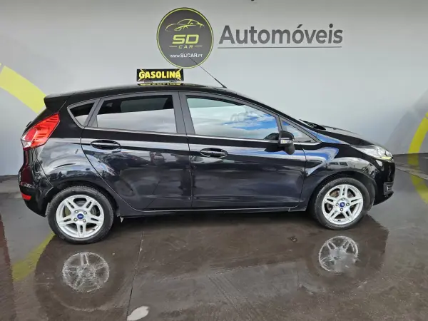 Ford Fiesta 2014 - 8750 EUR, 65000 km - AUTO.MOTO.pt - 65000km - foto 3 de 10
