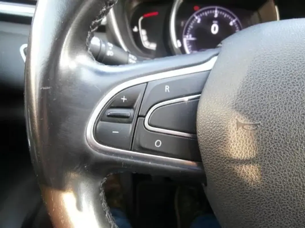 Renault Kadjar 2019 - 17900 EUR, 110677 km - AUTO.MOTO.pt - 110677km - foto 22 de 36