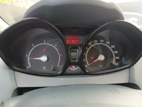 Ford Fiesta 1.4 TDCI 2010 - 3900 EUR, 261197 km - AUTO.MOTO.pt - 261197km - foto 3 de 18