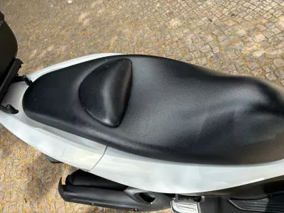 Honda PCX 125 2011 - 1550 EUR, 40268 km - AUTO.MOTO.pt - 40268km - foto 7 de 12