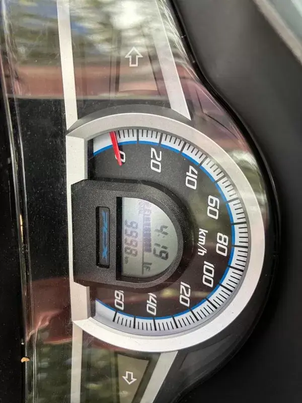 Honda PCX 125 2016 - 2350 EUR, 9998 km - AUTO.MOTO.pt - 9998km - foto 13 de 14
