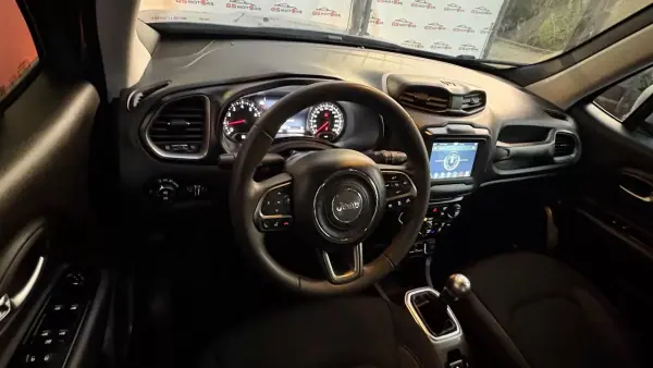Jeep Renegade 2023 - 18900 EUR, 64000 km - AUTO.MOTO.pt - 64000km - foto 9 de 12