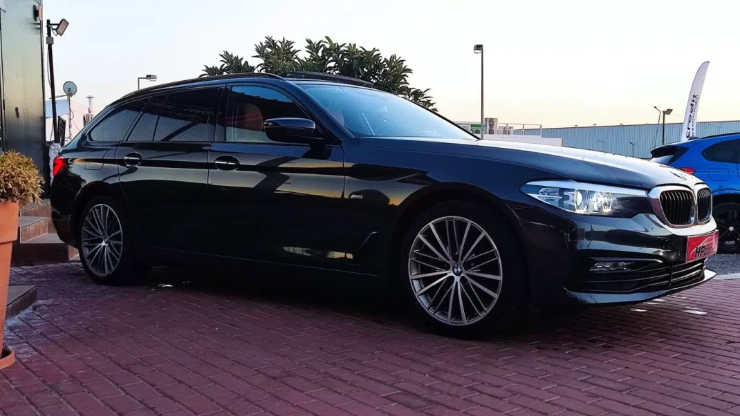 BMW 520 2018 - 29990 EUR, 130000 km - AUTO.MOTO.pt - 130000km - foto 21 de 43