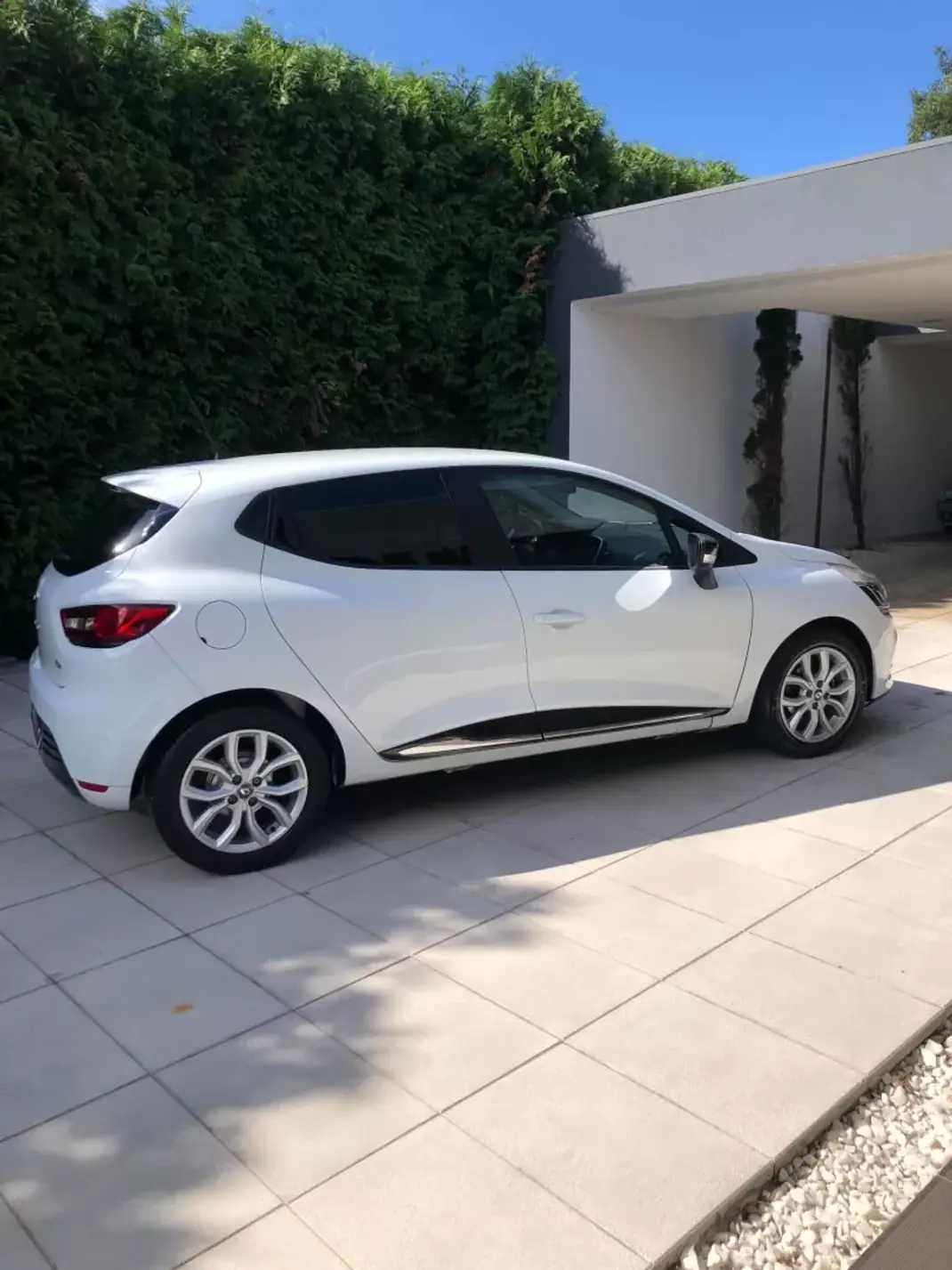 Renault Clio 2017 - 8900 EUR, 137000 km - 137000km - foto 8 de 27
