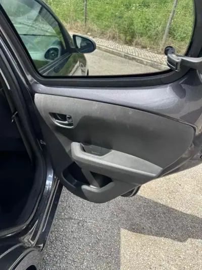 Peugeot 108 2021 - 11000 EUR, 62048 km - AUTO.MOTO.pt - 62048km - foto 27 de 32