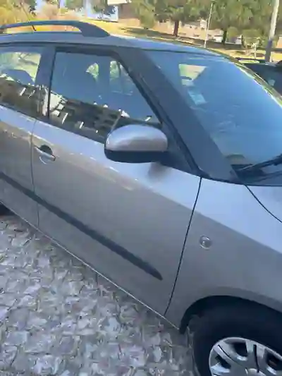 Skoda Fabia 2008 - 3250 EUR, 300000 km - AUTO.MOTO.pt - 300000km - foto 4 de 9