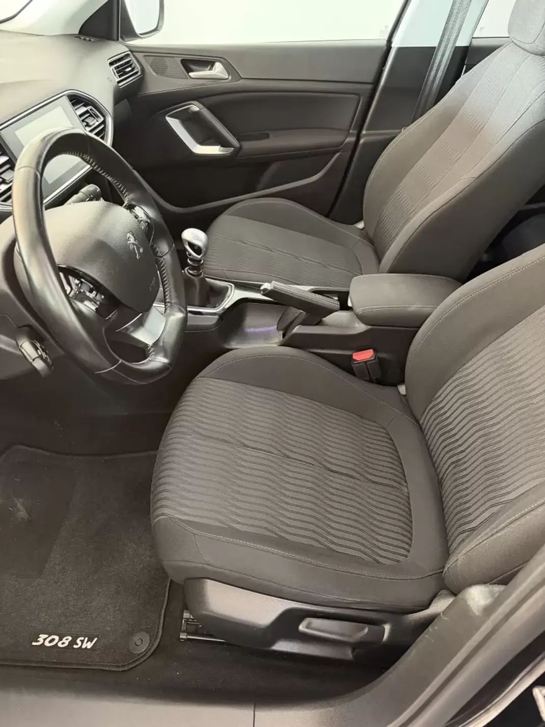 Peugeot 308 SW 2017 - 9000 EUR, 169000 km - 169000km - foto 8 de 13