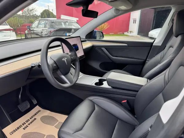 Tesla Model Y 2024 - 34500 EUR, 38000 km - 38000km - foto 12 de 25