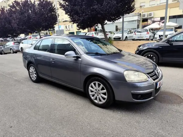 Volkswagen Jetta 2006 - 6500 EUR, 192000 km - AUTO.MOTO.pt - 192000km - foto 15 de 25