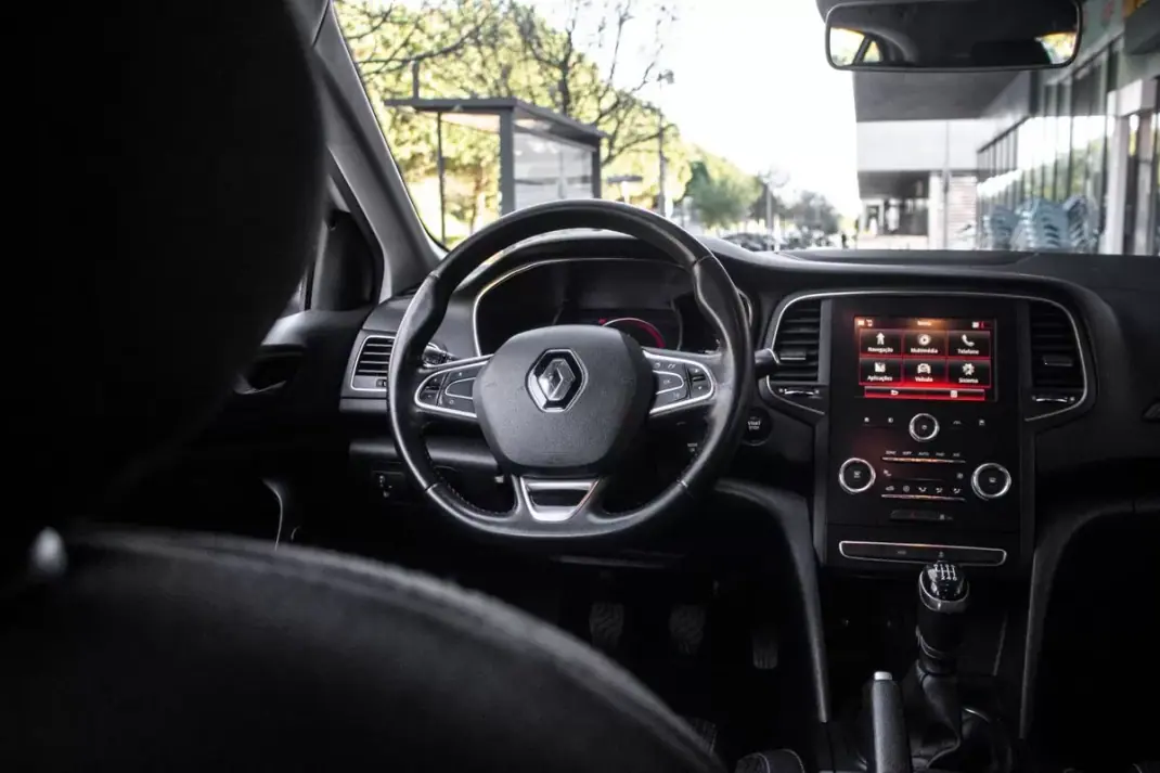 Renault Mégane 2019 - 9870 EUR, 301536 km - AUTO.MOTO.pt - 301536km - foto 31 de 38