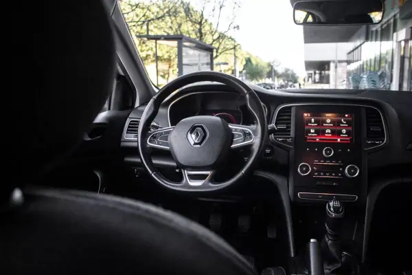 Renault Mégane 2019 - 9870 EUR, 301536 km - AUTO.MOTO.pt - 301536km - foto 31 de 38