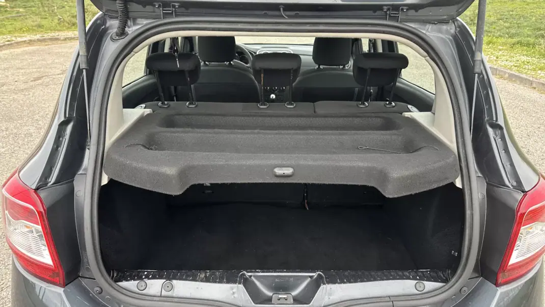 Dacia Sandero 2016 - 5950 EUR, 150000 km - AUTO.MOTO.pt - 150000km - foto 12 de 15