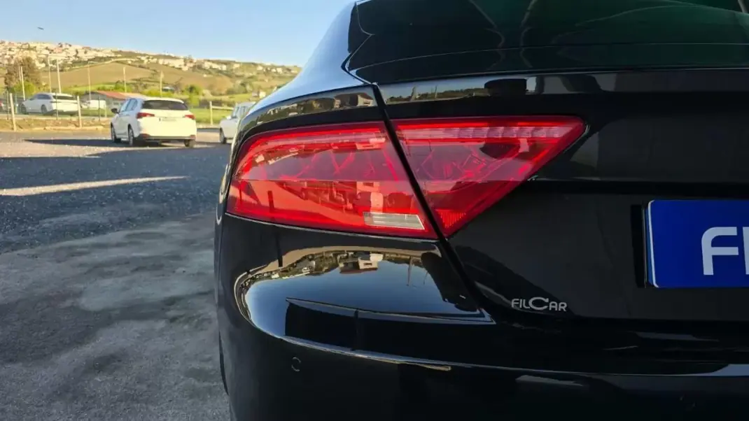 Audi A7 Sportback 2013 - 19800 EUR, 232000 km - AUTO.MOTO.pt - 232000km - foto 6 de 20