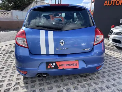 Renault Clio 2011 - 8750 EUR, 227156 km - AUTO.MOTO.pt - 227156km - foto 6 de 13