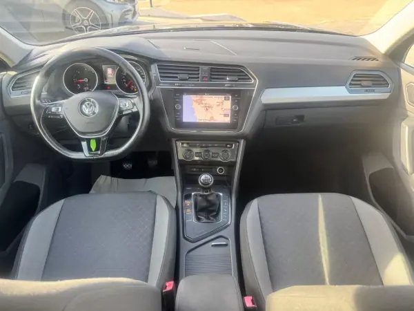 Volkswagen Tiguan 2017 - 17500 EUR, 205000 km - AUTO.MOTO.pt - 205000km - foto 2 de 19